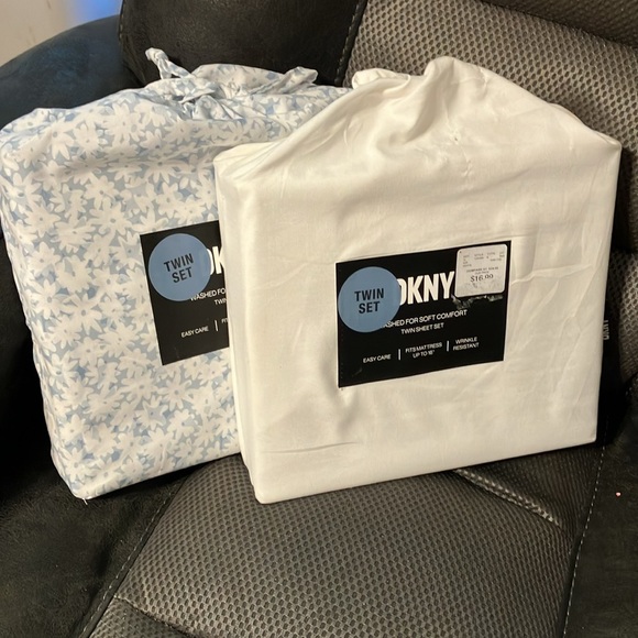 DKNY twin sheets. 2 sets, never been used. - Picture 2 of 5